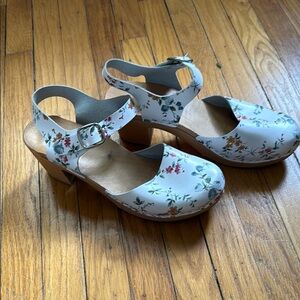 White Floral Mules with Wooden Sole